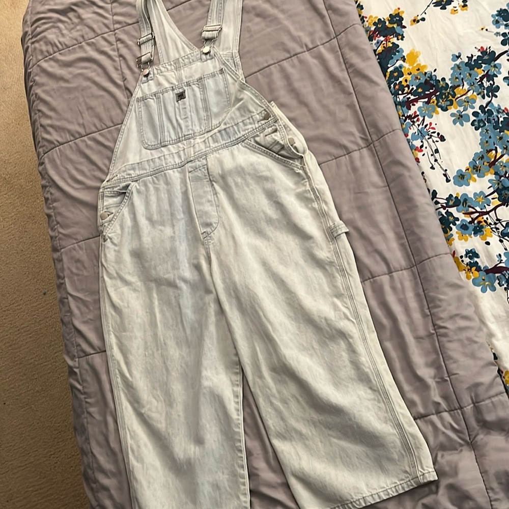 Super cute capri-ish overalls… in super good condition… super light denim - Picture 1 of 8